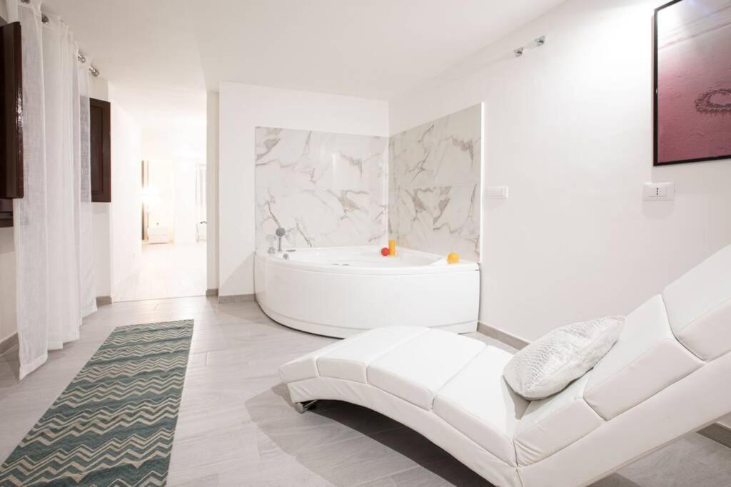 Unforgettable Split Level Jacuzzi Suite Navona - Top Collection ローマ エクステリア 写真